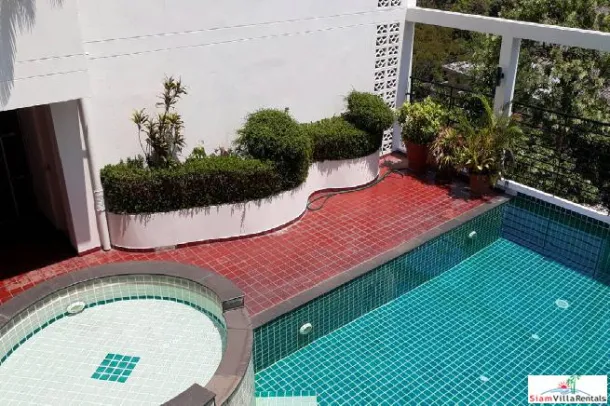Lily House - Penthouse Bas de Trois Chambres + Bureau Acceptant les Animaux dans un Immeuble Bas à Asoke
