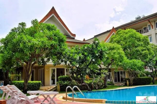 Spectaculaire villa de style thaïlandais avec trois chambres à louer, à quelques pas de la plage à Cha Am