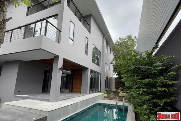Grande maison individuelle de trois étages et cinq chambres à louer sur Sukhumvit 71 - Animaux acceptés
