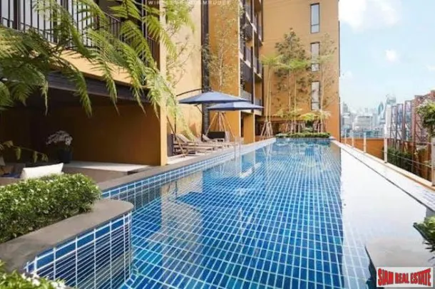 Noble Above Wireless - Nuevo y Espacioso Condominio de Dos Dormitorios en Alquiler en un Bonito y Tranquilo Callejón de Ploenchit