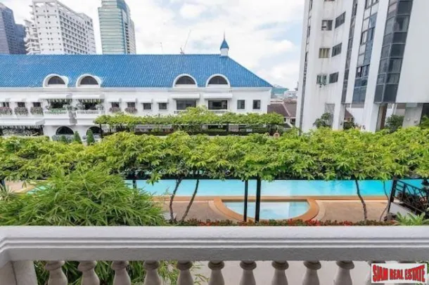 Kiarti Thanee City Mansion Townhouse - 195 m² Tres Dormitorios, Tres Baños + Cuarto de Servicio en Alquiler Cerca de la Piscina