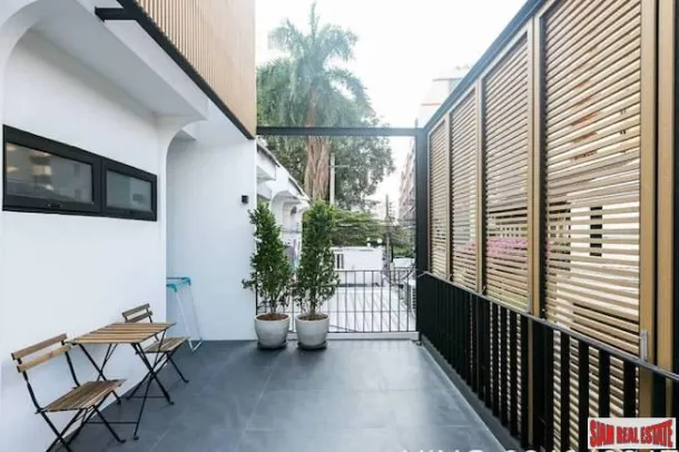 Townhouse Contemporaneo con Tre Camere da Letto in Affitto nella Zona di Phrom Phong / Thonglor - Animali Ammessi