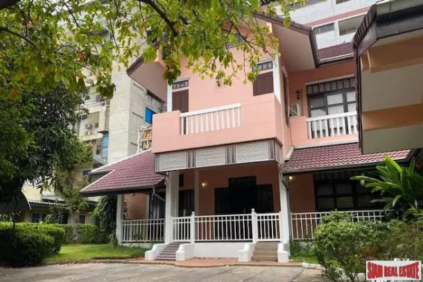 BTS National Stadyumu Yakınında Kiraya Verilecek Dört Yatak Odalı Evcil Hayvan Dostu Ev