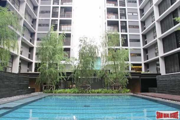 Mode Sukhumvit 61 - Grande monolocale in affitto in un edificio basso vicino a BTS Ekkamai