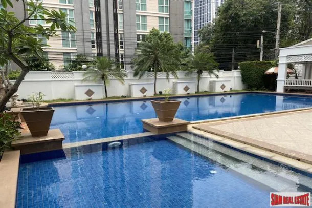 The Bangkok Sukhumvit 61 - Grande Condominio di Qualità con Due Camere da Letto in Affitto a Ekkamai