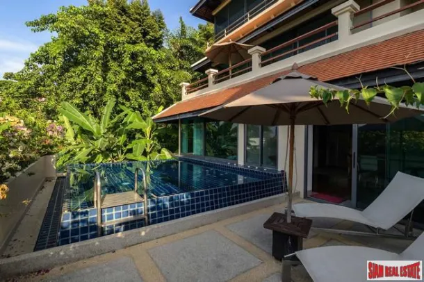 Kata Noi Plajı'na 3 Dakika Yürüme Mesafesinde, Deniz Manzaralı, Havuzlu, 129 m² Geniş Bir Yatak Odalı Daire