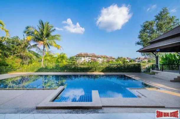 Laguna Village - Spaziosa Villa con Quattro Camere da Letto, Piscina Privata e Vista Lago in Affitto