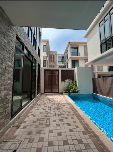 Casa Luxuosa Independente - Deslumbrante Casa de 5 Quartos para Alugar em Phrom Phong