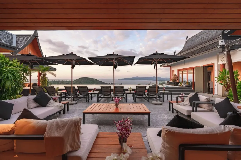 Villa de Luxo Contemporânea com Dez Quartos e Piscina, Vista Mar, para Alugar