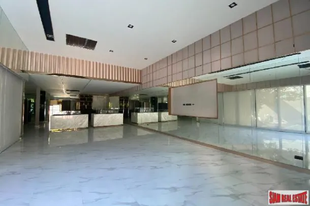 REN Sukhumvit 39 - Superbe espace commercial moderne à louer à PhromPhong