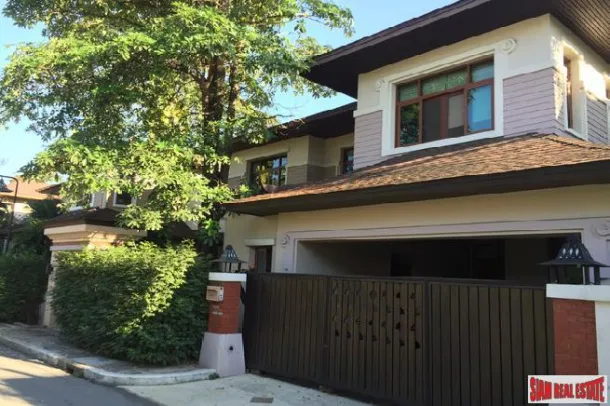 Siritawara Village - Casa de 3 Dormitorios y 2 Plantas de Alta Calidad en Urbanización Segura con Piscina Comunitaria y Jardines en Lat Phrao