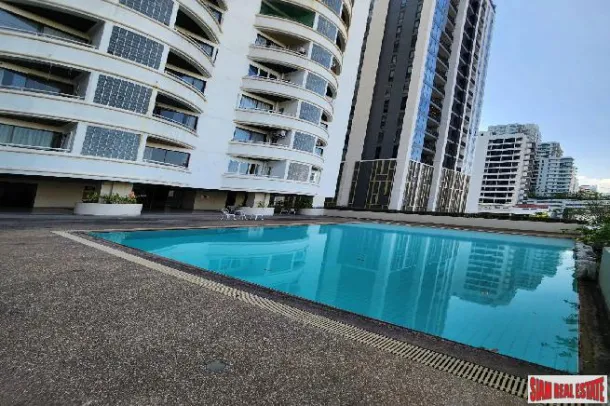 Le Premier 1 Condominium - 2 Chambres et 2 Salles de Bain avec Chambre de Bonne à Louer dans le Quartier d'Asoke.