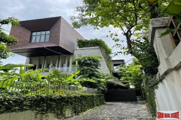 Ekkamai Modern Pool Villa - Casa Independiente con 5 Dormitorios, 6 Baños y 2 Piscinas Privadas en Alquiler en el Área de Ekkamai de Bangkok