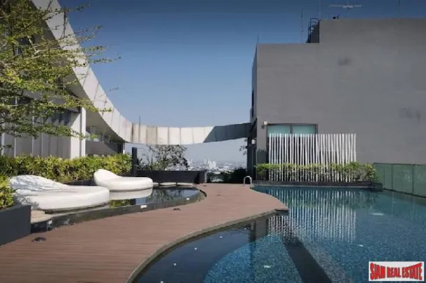 Rhythm Sukhumvit 44/1 - 1-Schlafzimmer-Loft-Wohnung mit modernen Annehmlichkeiten, kurzer Fußweg zur BTS Phra Khanong, Bangkok