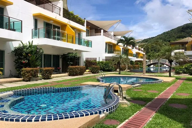 AP Grand Kamala - Mistura de elegância e conforto Townhome de 3 Quartos e 3 Banheiros com Piscina compartilhada, Academia, Sauna a 15 minutos a pé da Praia de Kamala