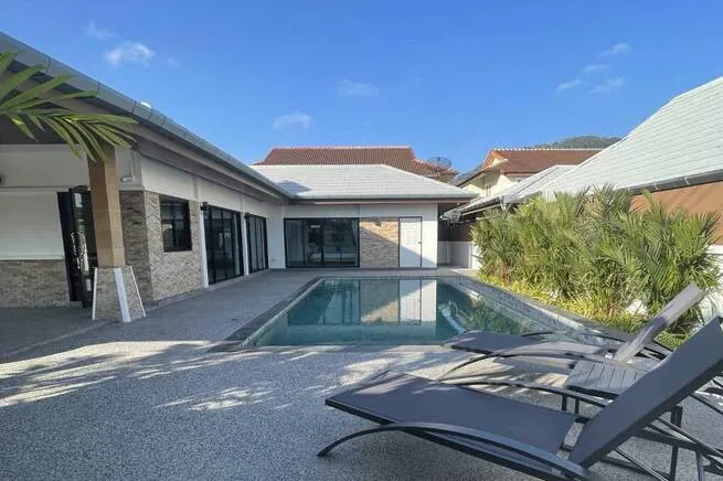 Kathu'da özel havuzlu villa 3 yatak odalı