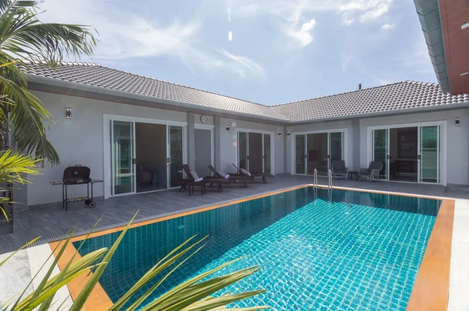 Nai Harn plajına 3 dakika mesafede, 4 Yatak Odalı ve 4 Banyolu Yeni İnşa Edilmiş Havuzlu Villa