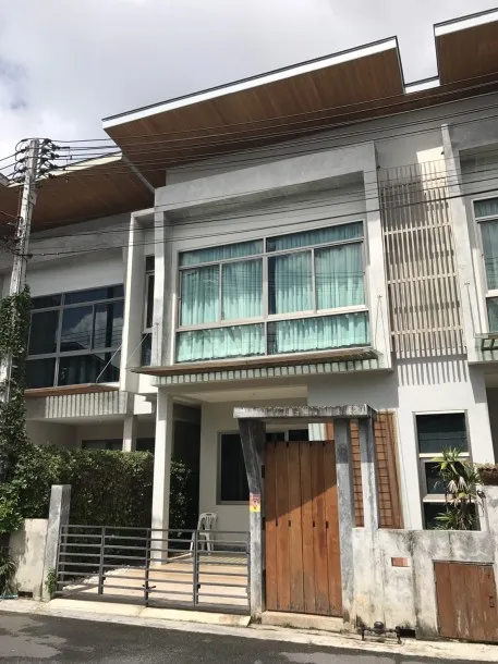 Eva Town - Moradia geminada de alta qualidade com dois quartos e três casas de banho em Phuket Town
