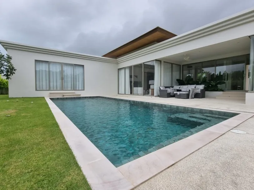 Trichada Breeze - Brandneue Luxus-Poolvilla mit 4 Schlafzimmern, 3 Bädern und großem Garten, 5 Minuten vom Laguna Beach entfernt