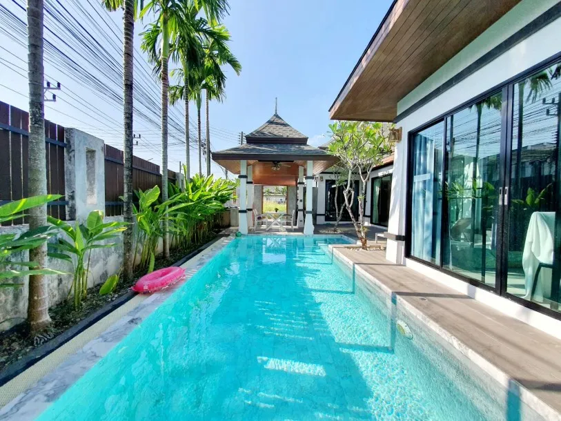 Land & House Park - Villa Moderne avec Piscine, Trois chambres et Quatre salles de bain à Chalong