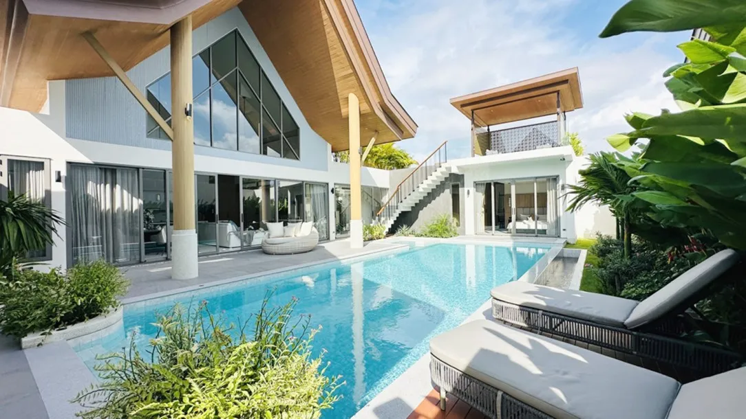 Bang Tao'da Kiralık Yeni Lüks 4 Yatak Odalı, Çatı Salonlu Havuzlu Villa