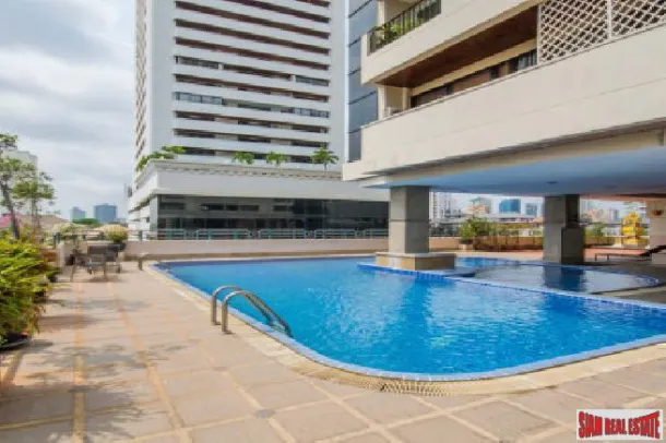 Casa Viva - Frisch renovierte, atemberaubende 3-Schlafzimmer-Eckwohnung in Ekkamai Soi 12