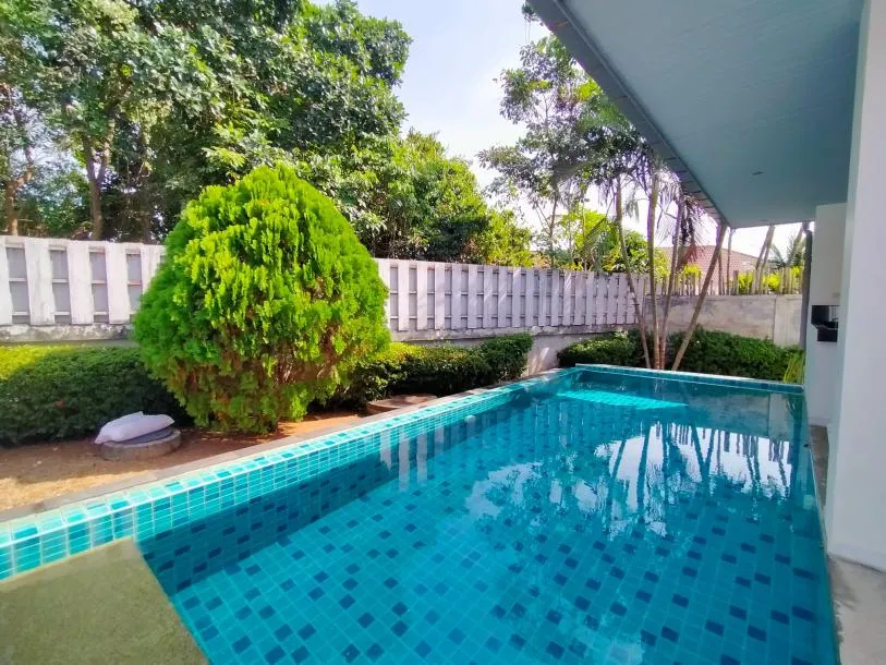 Charmantes Zwei-Schlafzimmer-Haus mit privatem Pool und geräumiger Terrasse zur Miete in Chalong