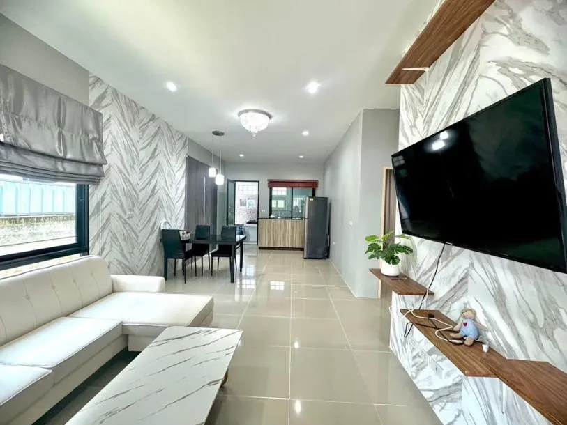 Casa con due camere da letto in affitto con comunità recintata a Chalong