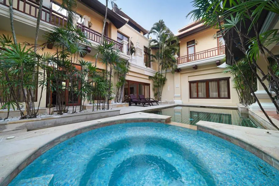 Villa de Luxe Privée Thaï-Bali avec Piscine 4 Chambres 4 Salles de Bain à NaJomTien Pattaya