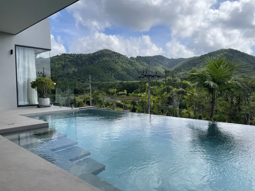 Luxuriöse Moderne 3-Schlafzimmer-Poolvilla zur Miete in Thalang
