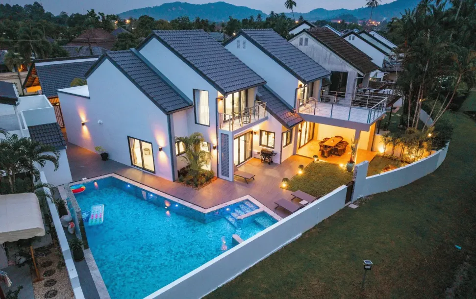 Villa de Luxo Contemporânea de 5 Quartos com Panoramas de Campo de Golfe e Montanha