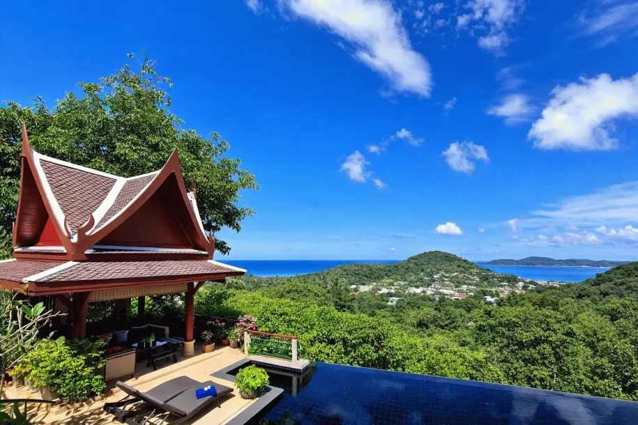 Moradia Balinesa de 3 Quartos - Refúgio Zen Exuberante com Vista Mar Panorâmica