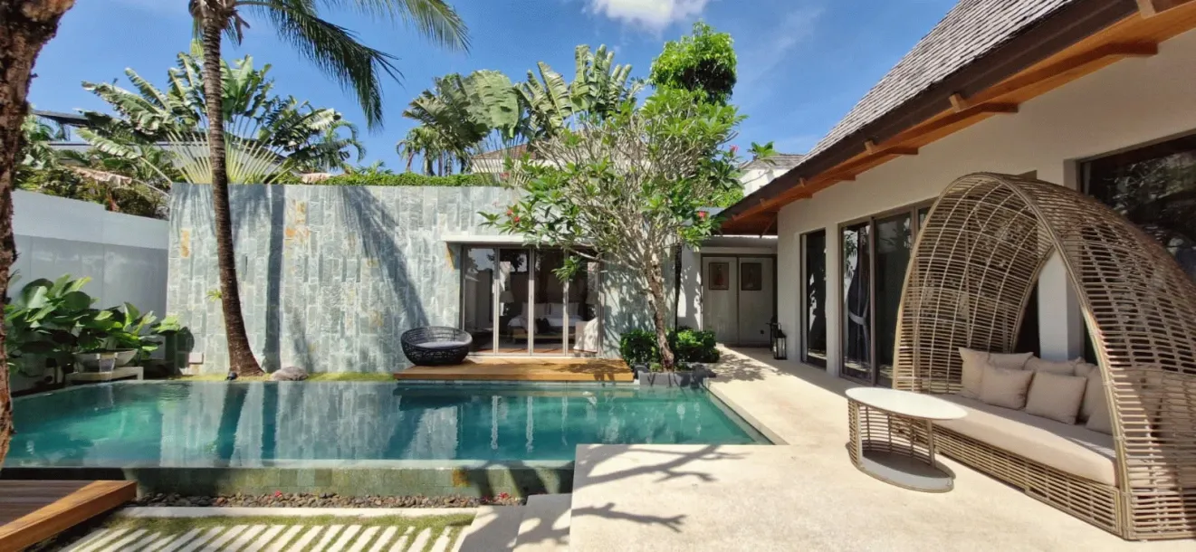Generosa Villa Tropical com Piscina, 3 Quartos, 3 Banheiros em Thalang