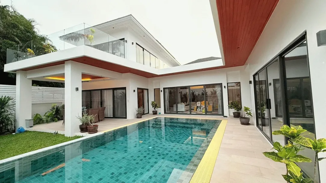 Nai Harn, Phuket'te Kiralık Bahçeli & Premium Tesisli Geniş Tropikal Konut - Lüks 4 Yatak Odalı Havuzlu Villa