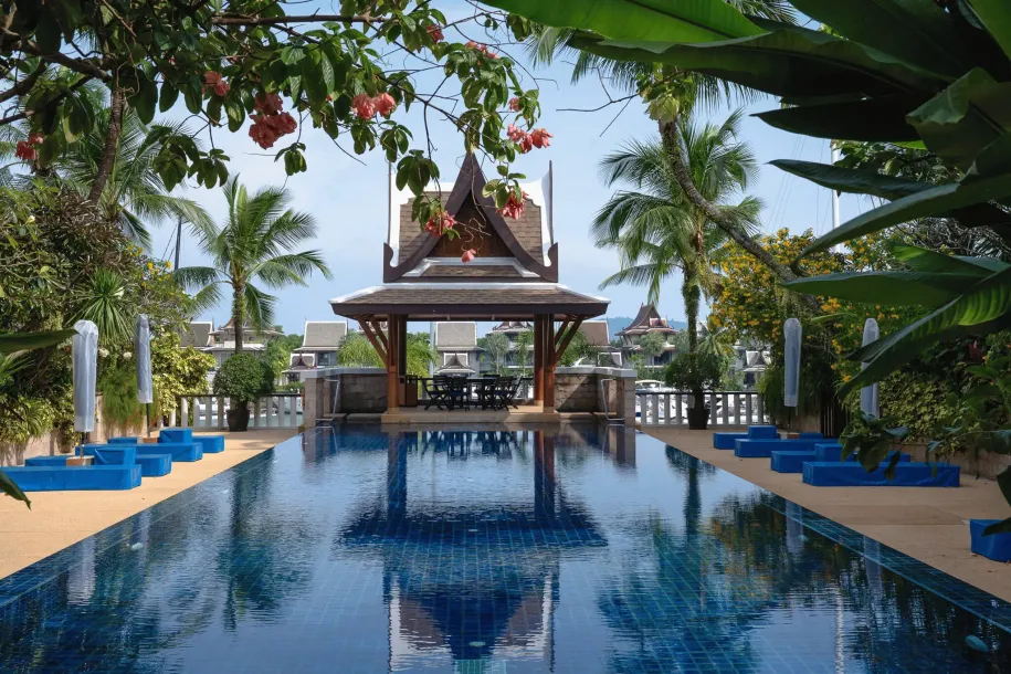 Royal Phuket Marina - Elegante appartamento con 3 camere da letto, vista marina, piscina a sfioro e servizi premium