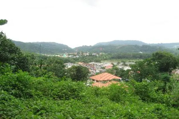 Phuket, Kathu'da Satılık 6 Rai Tepelik Arazi