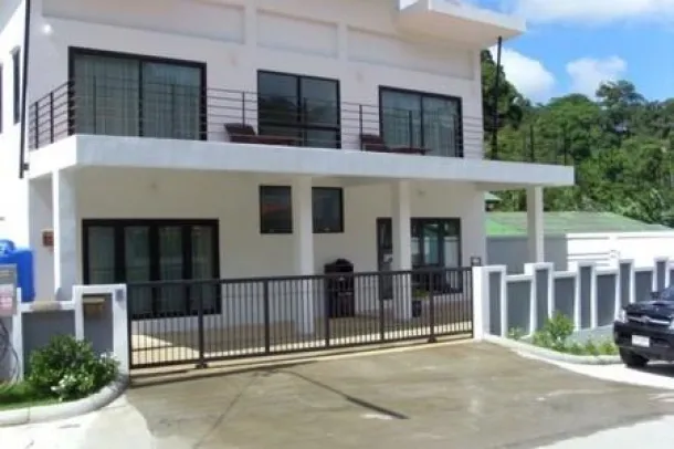 Patong'da Satılık Modern Beş Yatak Odalı Havuzlu Ev