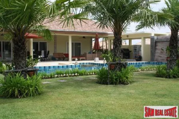 Villas de Piscine de Haute Qualité Situées dans un Endroit Pittoresque à Quelques Minutes en Voiture des Terrains de Golf et du Centre-ville de Hua Hin