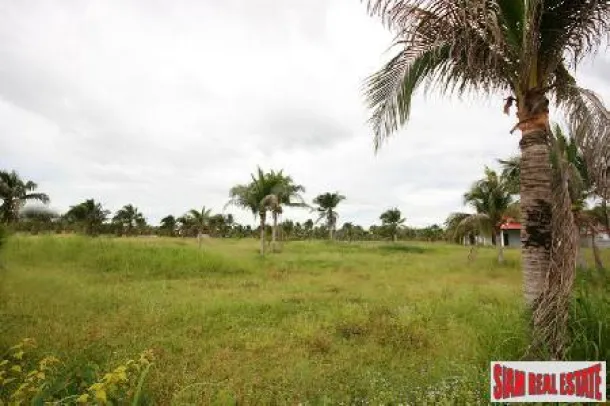 Land with mountain view for sale close to Hua Hin Town Center.
