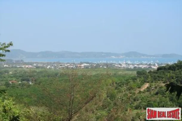 Sechs Rai, Meerblick-Grundstück in den Chalong Hills