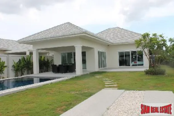 Villa avec Piscine Neuve à Vendre à Hua Hin