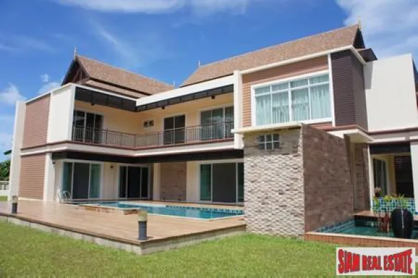 Villa mit Pool und großem Garten mit 3+ Schlafzimmern in Chalong