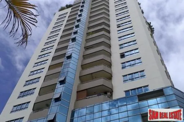 Sarin Place - Apartamento de canto com dois quartos à venda em Ratchadaphisek