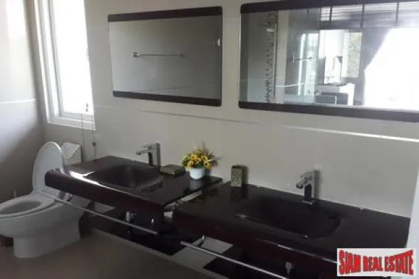 Villa privada de cuatro dormitorios con piscina, cocina de estilo europeo y gran área de entretenimiento al aire libre