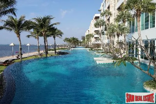 2-Bedroom Absolute Beachfront Corner Apartment in Na Kluea