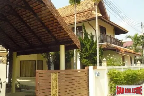 Villa de Luxe avec Piscine à Vendre à Jomtien