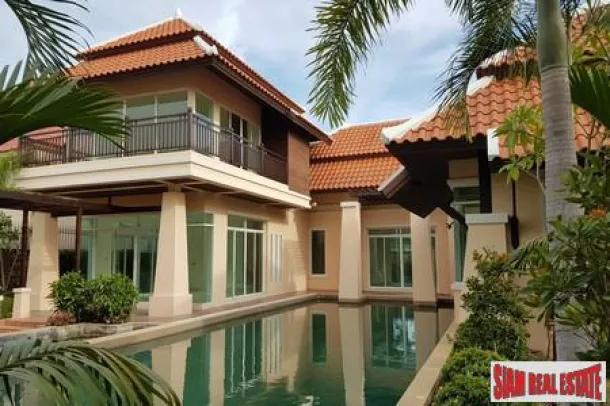 Une Grande Belle Maison Modernisée Style Bali à Pattaya
