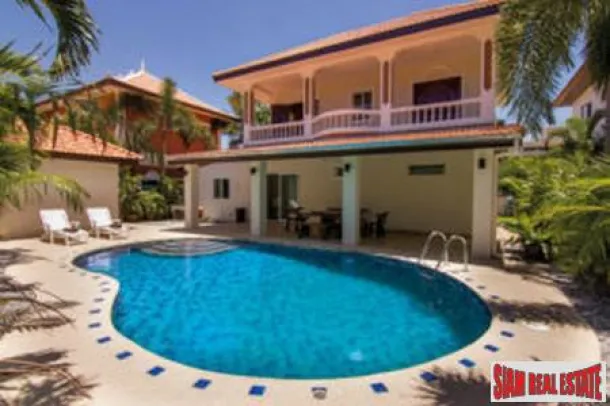 Villa de luxe avec piscine de 6 chambres à Pattaya - propriété avec un retour sur investissement de 15 pour cent