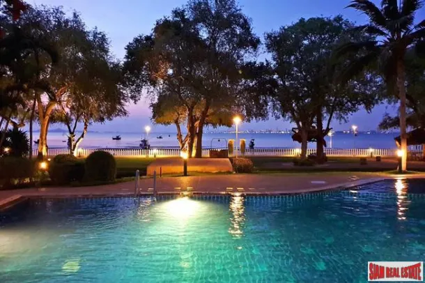 Condo 150 m² sur la plage à vendre à Pattaya Bang Saray