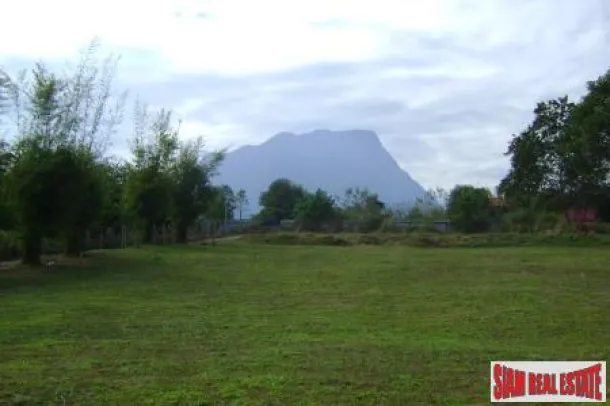 Hermosa Tierra y Casa con Vista a la Montaña en Venta en Chang Dao, Chiang Mai